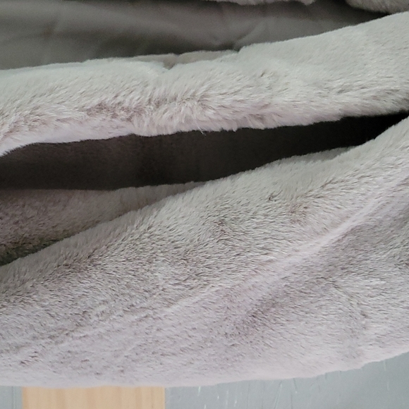 Faux fur coat - Picture 3 of 3